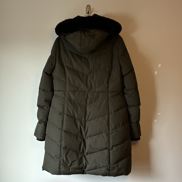 Convertible and cozy warm winter puffer in dark green with black accents - Picture 3 of 10